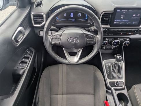 Used 2024 Hyundai Venue SEL FWD image 15