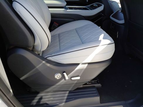 New 2025 Lincoln Navigator L Black Label image 28