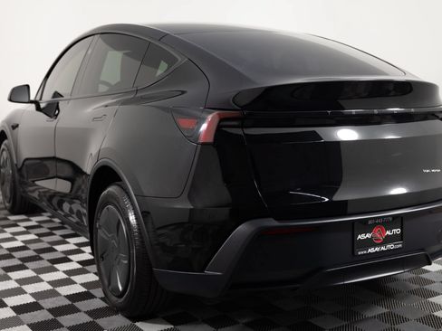 Used 2026 Tesla Model Y AWD image 5