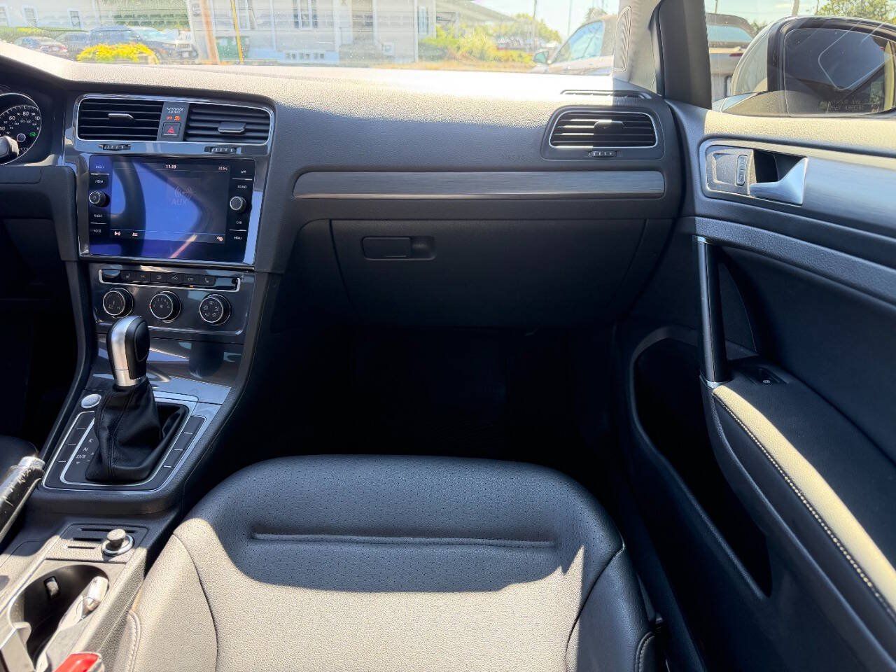 Used 2018 Volkswagen Golf SE FWD image 27