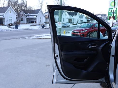 Used 2018 Buick Encore Preferred image 10