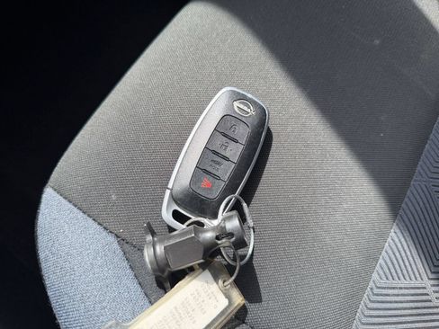 Used 2025 Nissan Versa SV FWD image 21