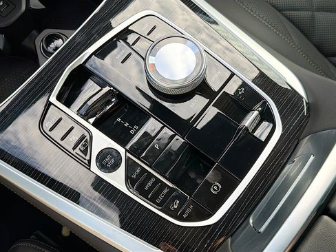 New 2026 BMW X5 xDrive50e w/ Executive Package AWD/4WD image 29