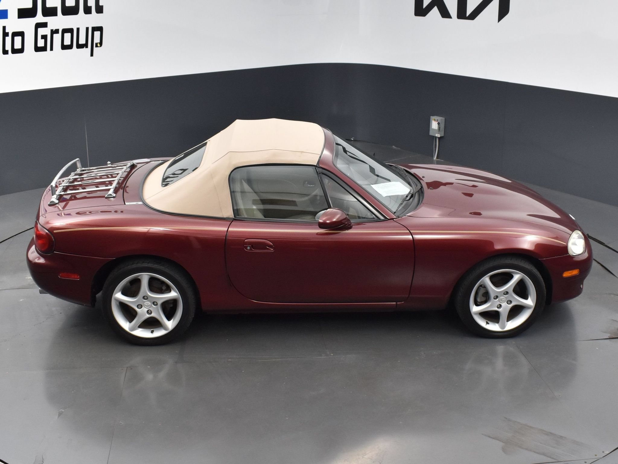 Used 2003 MAZDA MX-5 Miata RWD image 14