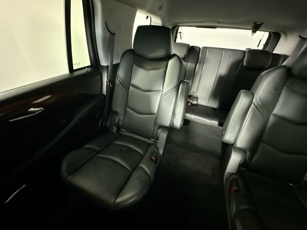Used 2015 Cadillac Escalade Luxury AWD/4WD image 12