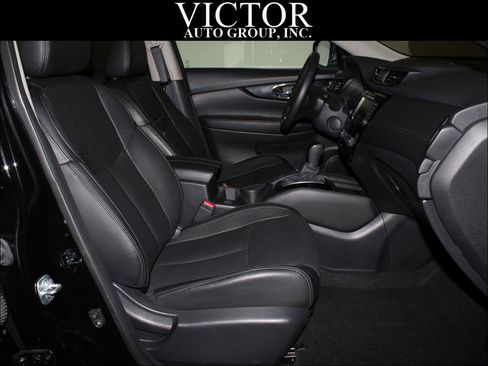 Used 2018 Nissan Rogue SL image 39