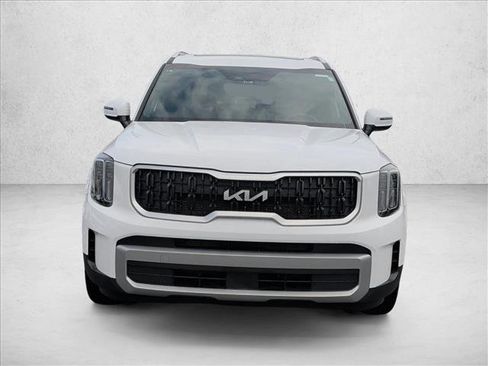 Used 2023 Kia Telluride EX w/ EX Captain's Chair Package AWD/4WD image 2