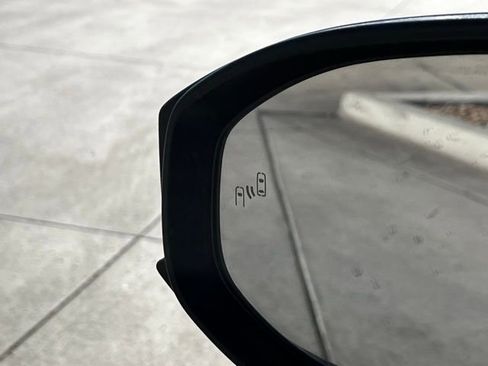 Used 2025 Toyota Prius LE image 6