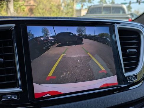 Used 2025 Chrysler Pacifica Select image 24