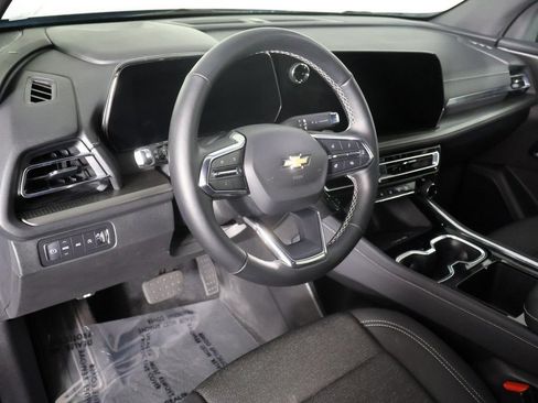 Used 2025 Chevrolet Traverse LT AWD/4WD image 29
