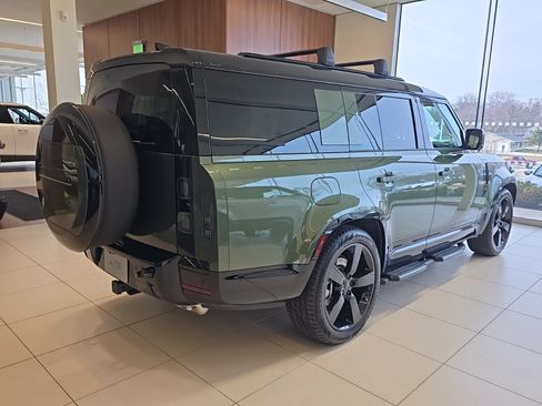 New 2026 Land Rover Defender 130 X-Dynamic SE image 5