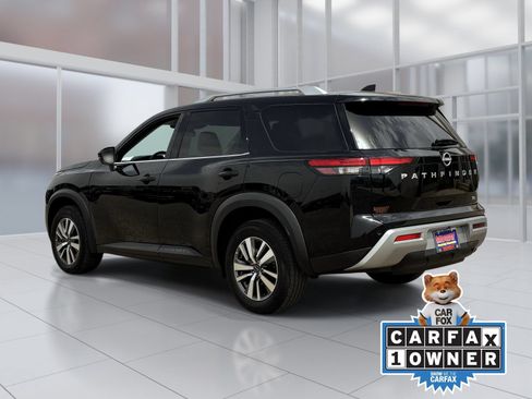 Used 2025 Nissan Pathfinder SL FWD image 4