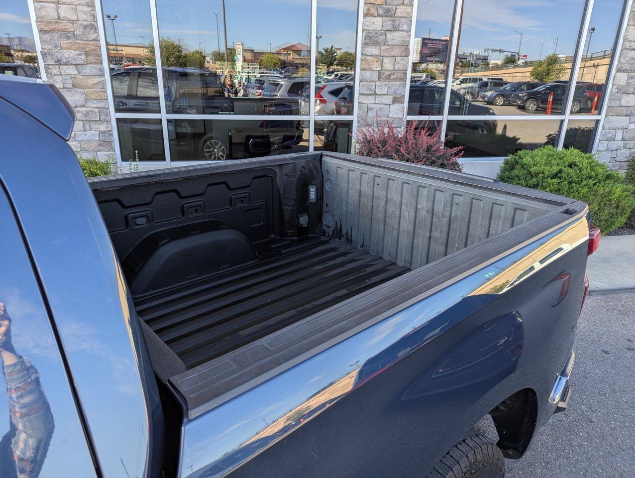 Used 2021 Chevrolet Silverado 1500 LT w/ Z71 Off-Road Package AWD/4WD image 26