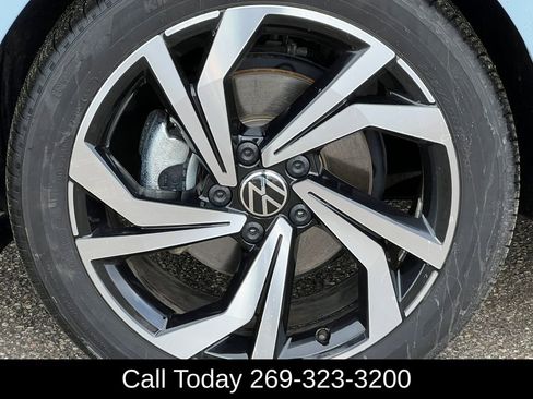 Used 2025 Volkswagen Jetta SEL image 7