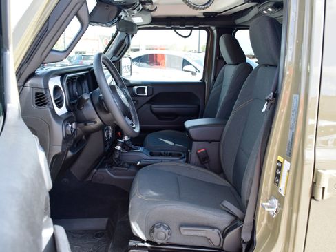 Used 2025 Jeep Wrangler Sport S image 15