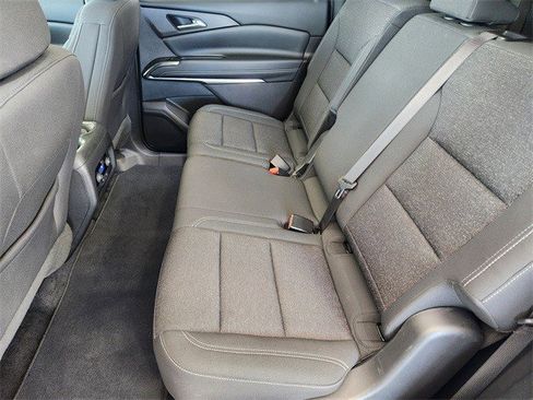 Certified 2025 Chevrolet Traverse LT w/ Sun and Wheel Package image 9