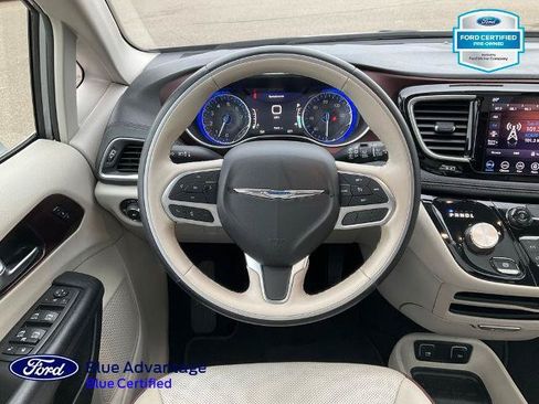 Used 2020 Chrysler Pacifica Limited FWD image 7
