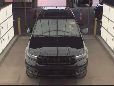 Used 2024 Jeep Wagoneer Series II w/ Convenience Group I AWD/4WD image 2