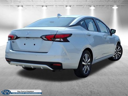 Used 2021 Nissan Versa SV FWD image 5