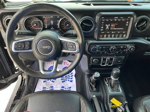 Used 2022 Jeep Gladiator Overland AWD/4WD image 7