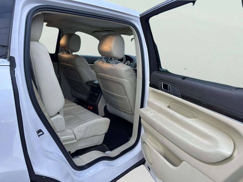 Used 2013 Lincoln MKT AWD image 20