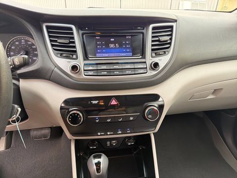 Used 2018 Hyundai Tucson SE w/ Cargo Package AWD/4WD image 17