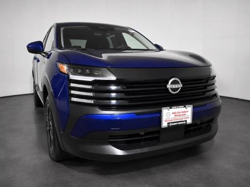 Certified 2025 Nissan Kicks SV AWD/4WD image 3