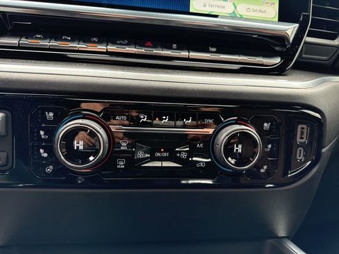 Used 2025 Chevrolet Silverado 1500 High Country image 23