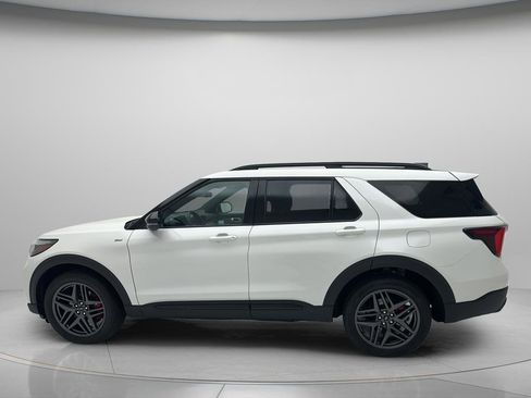 Used 2025 Ford Explorer ST-Line w/ ST-Line Street Pack AWD/4WD image 6