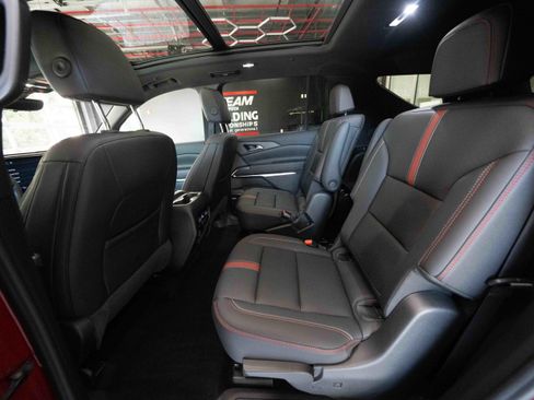Used 2024 Chevrolet Traverse RS AWD/4WD image 23