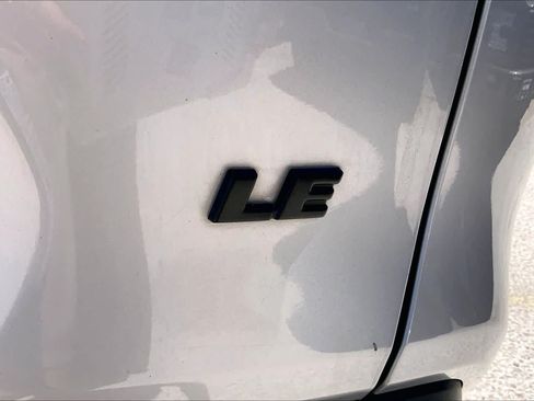 Used 2022 Toyota RAV4 LE FWD image 10