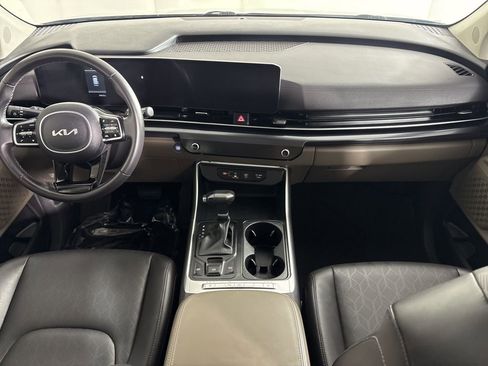 Used 2025 Kia Carnival image 13