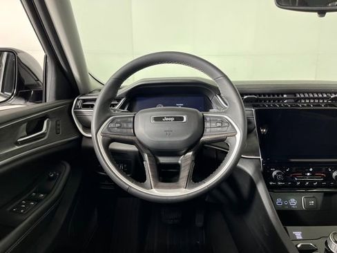 Used 2023 Jeep Grand Cherokee L Limited w/ Black Appearance Package image 16