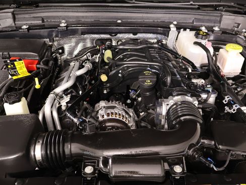 Used 2024 Jeep Gladiator Sport AWD/4WD image 19