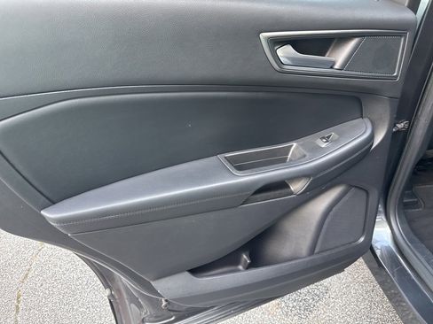 Used 2020 Ford Edge SE image 23
