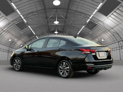 Used 2021 Nissan Versa SV image 5