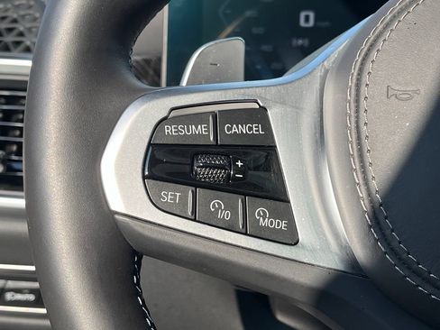 Used 2025 BMW X7 M60i AWD/4WD image 38