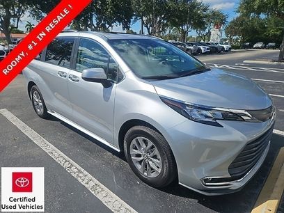 Used 2022 Toyota Sienna XLE