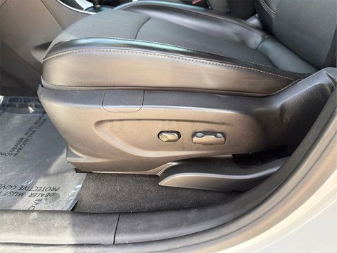 Used 2022 Chevrolet Trax LT w/ Sport Edition image 19