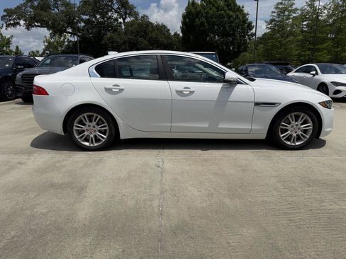 Used 2017 Jaguar XE Premium RWD image 24