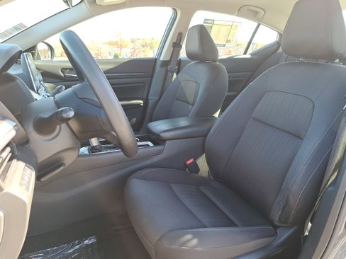 Used 2024 Nissan Altima 2.5 SV image 14