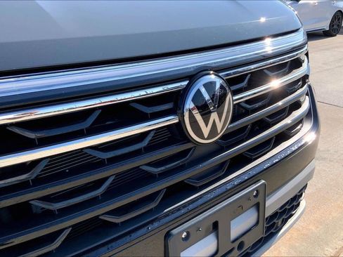 Certified 2025 Volkswagen Atlas Peak Edition SE AWD/4WD image 27