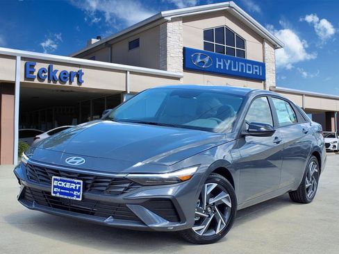 Certified 2025 Hyundai Elantra Sport image 1