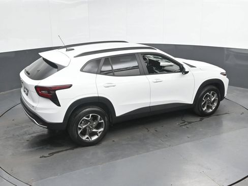 Used 2025 Chevrolet Trax LT w/ LT Convenience Package FWD image 34