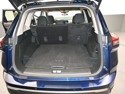 Used 2025 Nissan Rogue SV FWD image 14
