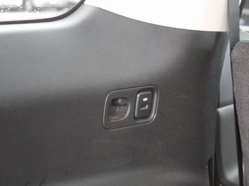 Used 2023 GMC Acadia Denali w/ Black Diamond Edition image 6