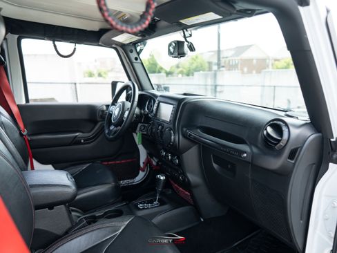 Used 2017 Jeep Wrangler Unlimited Rubicon AWD/4WD image 15