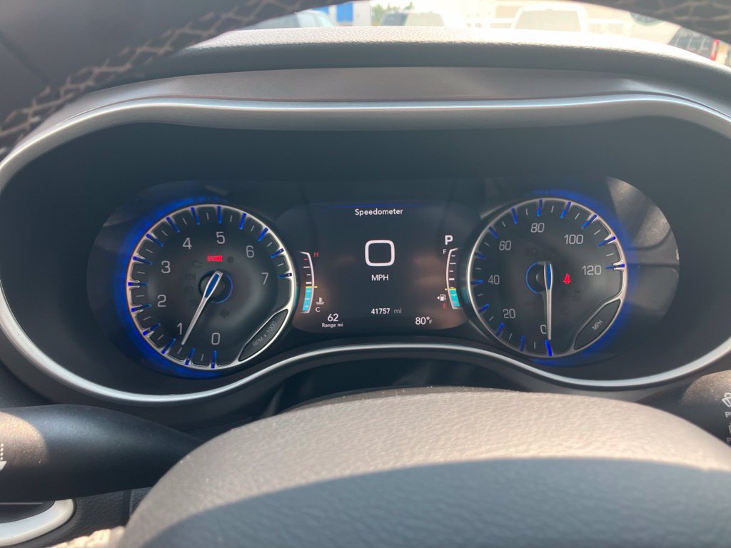 Used 2025 Chrysler Pacifica Select FWD image 15