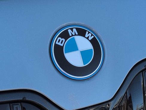 Certified 2023 BMW i7 xDrive60 w/ Executive Package 2 image 12