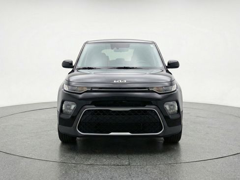 Used 2025 Kia Soul LX w/ LX Technology Package FWD image 2